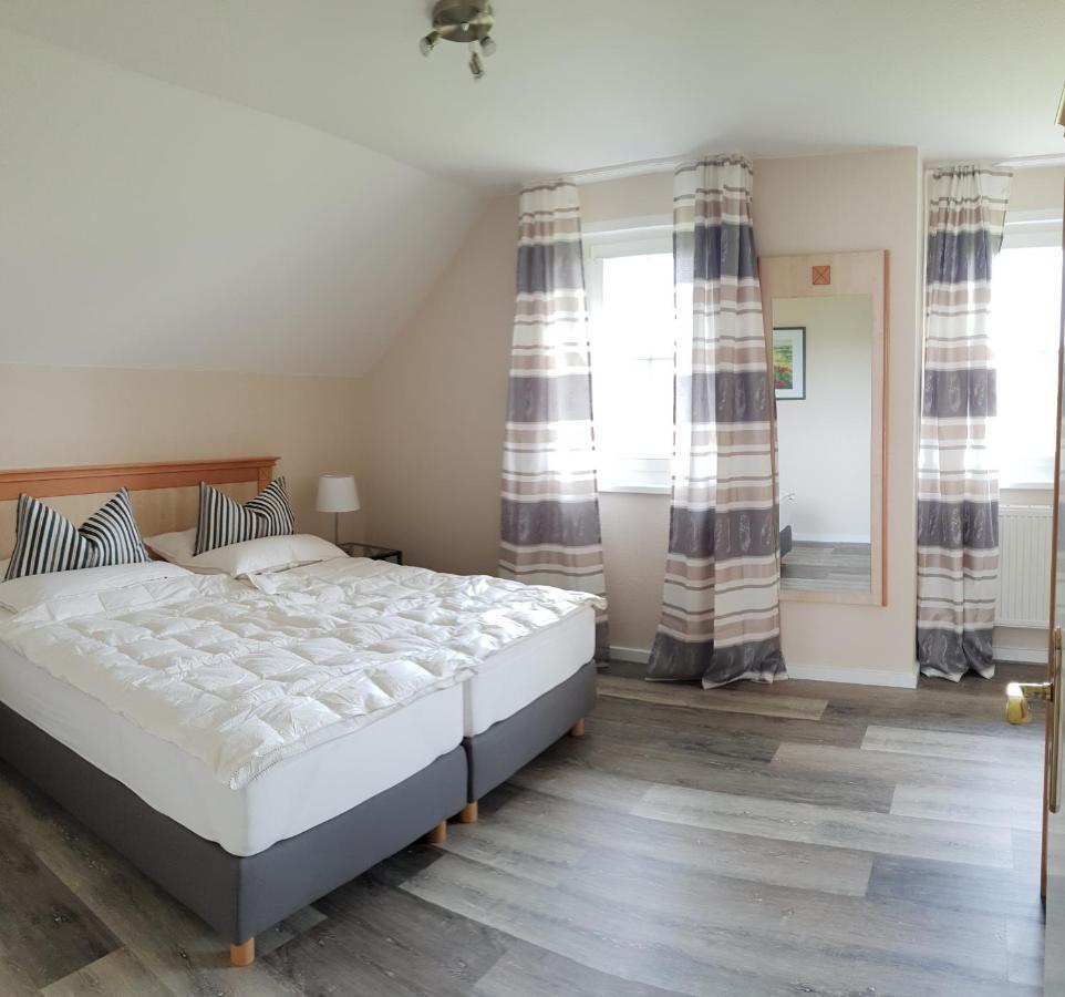 Ferienapartment Wiese & Meer Auf Ruegen Neddesitz Dış mekan fotoğraf